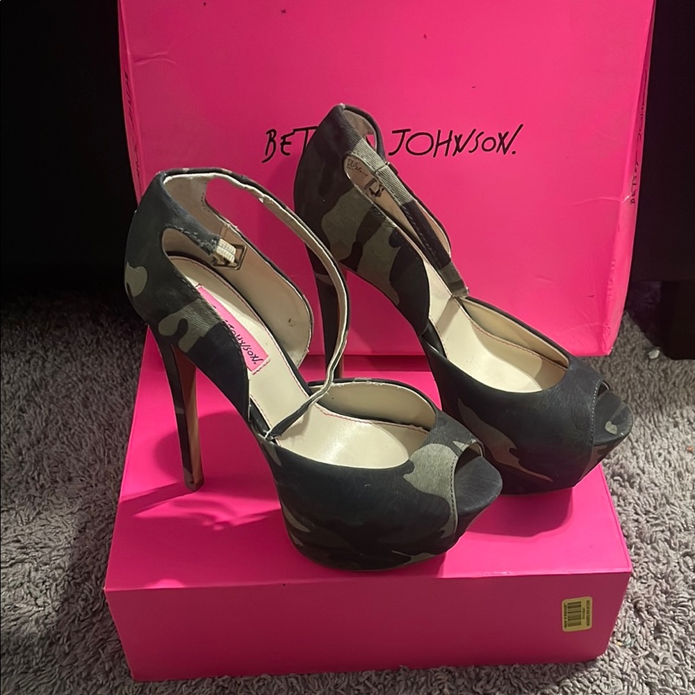 Betsey Johnson Camouflage Peep Toe Heels
